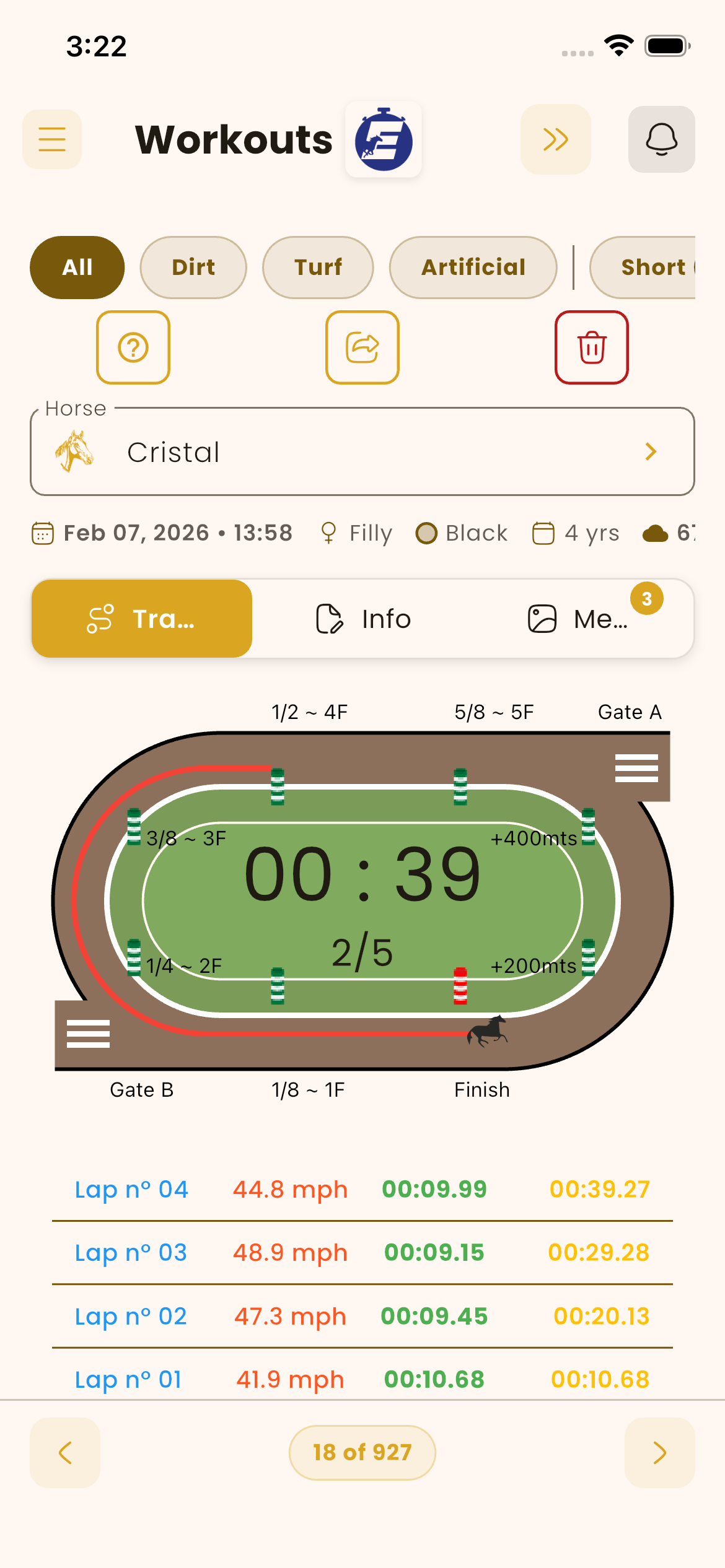 Chronometer running in the app — lap 04, live splits per furlong